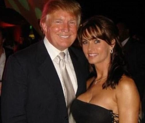 «Κουνελάκι» καίει τον Τραμπ: Απατούσε τη Μελάνια μαζί μου επί 10 μήνες!